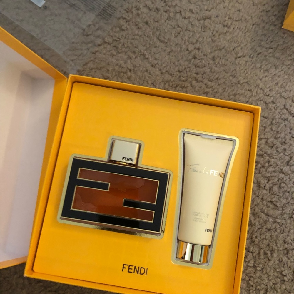 Fan di Fendi extreme set